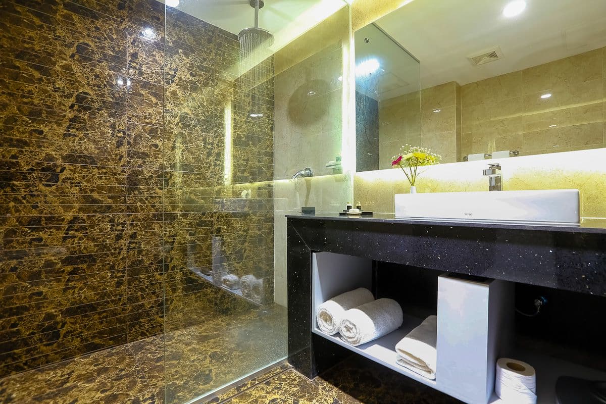 Spa & Bath